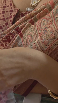 Bhabhi No Braço Do Cabelo E Da Loja De Bund Chusaya