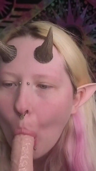 Dominatoare feminină tiefling suge și fute sufletul din tine