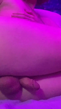 Rudowłosa nastolatka Twink pieprzy tyłek z Dildo i Cums Handsfree