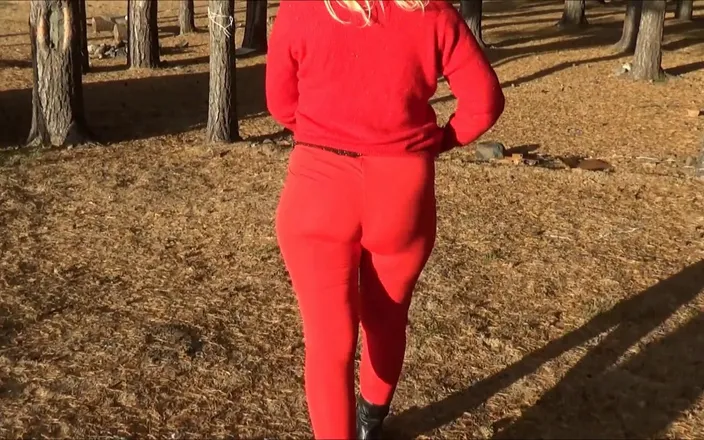 RedRoseRus: Big ass in Leggings red