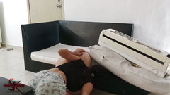 Kym: Moje nevlastní sestra uvízne pod vzduchem a já využívám toho, že...