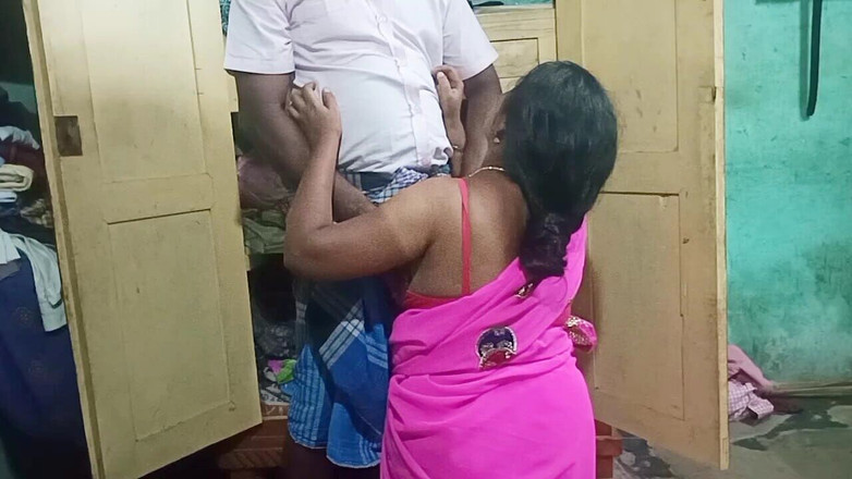 Priyanka314: Teta se převléká v sexuálním domě Woner