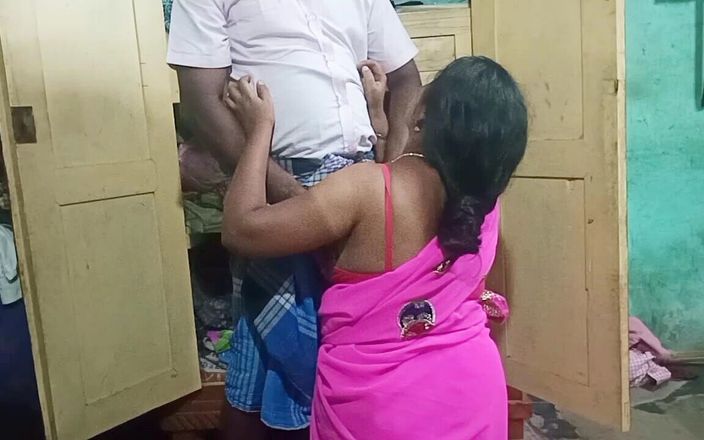 Priyanka314: 阿姨在性爱之家换衣服