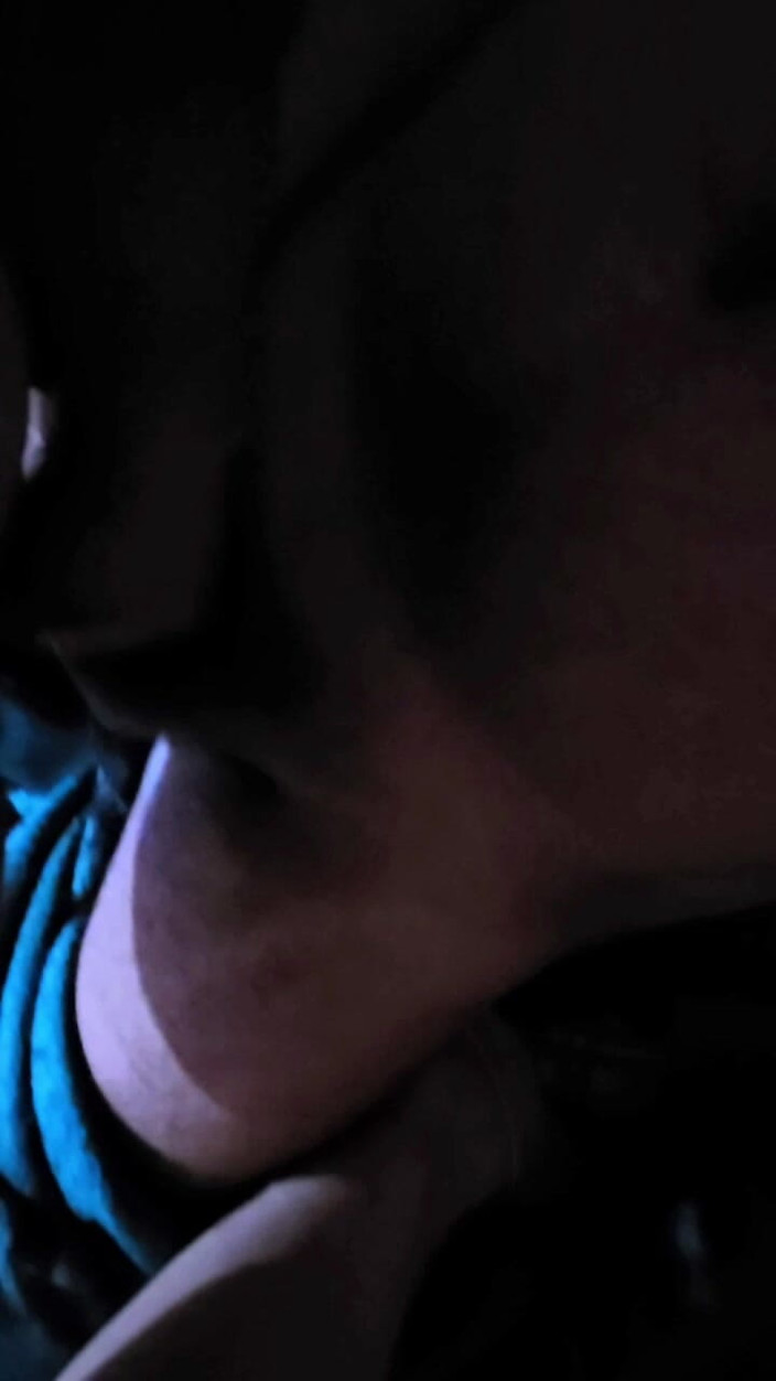 Demansh: Vrouw rijdt op me