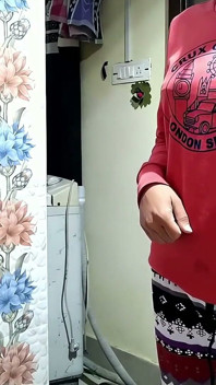 Adik Tiriku Mergokin Aku Lagi Masturbasi Di Kamar Mandi