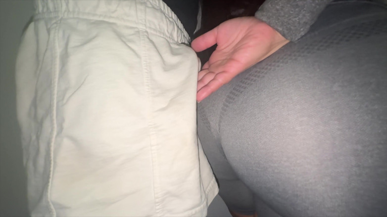 CoupleOfHotSins: La Donna Con Il Culo Grosso Tocca Il Cazzo Di...