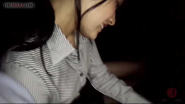 Asian happy ending: かわいいアジア人はクローズアップPOVで彼のコックを吸う