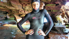UKCuteGirl: Wetsuit Cave begegnung: geheimer spaß mit geheimnisvollem fremden