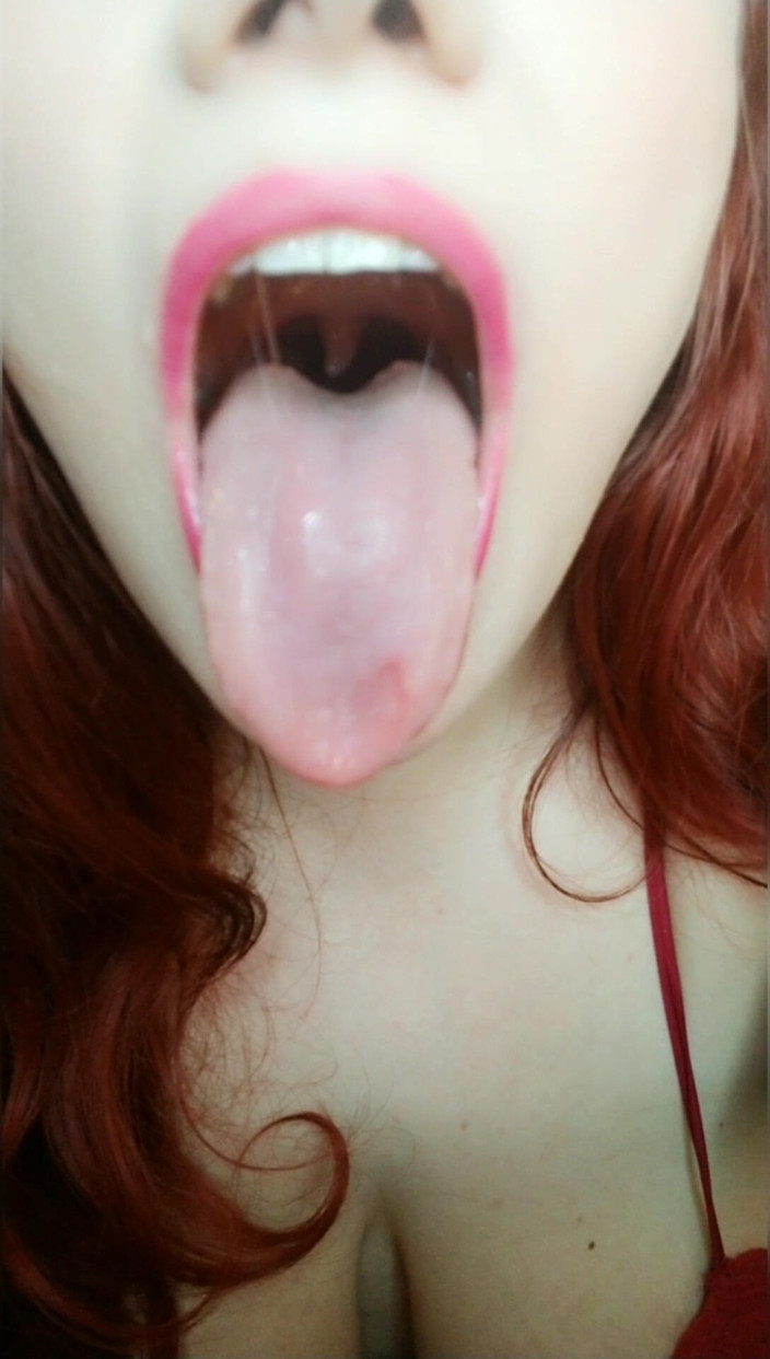 Scarlet Vixen: Открой, высунул язык, выгибаю для вашего удовольствия
