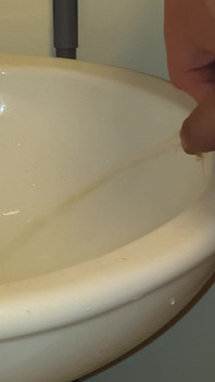 Peeing for Those That Like to Watch