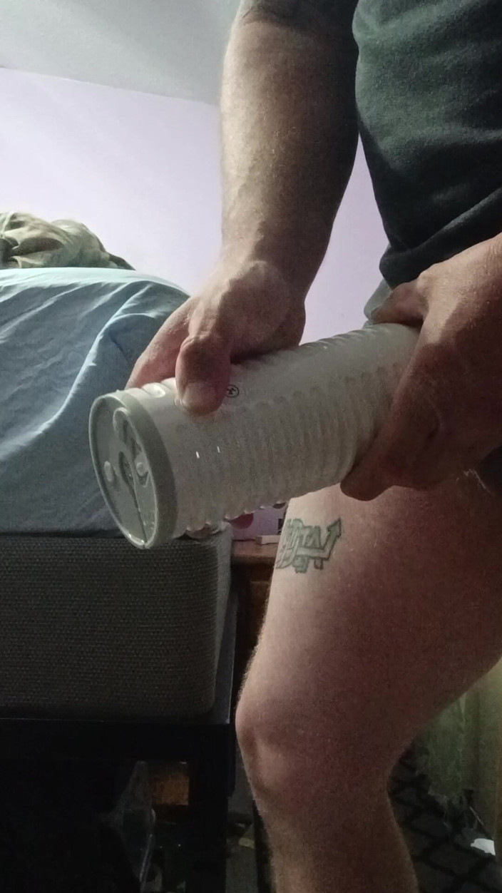 Themilkman618: Gooning büyük zenci yarağı bir yatak ve oyuncak max 2 lovense...