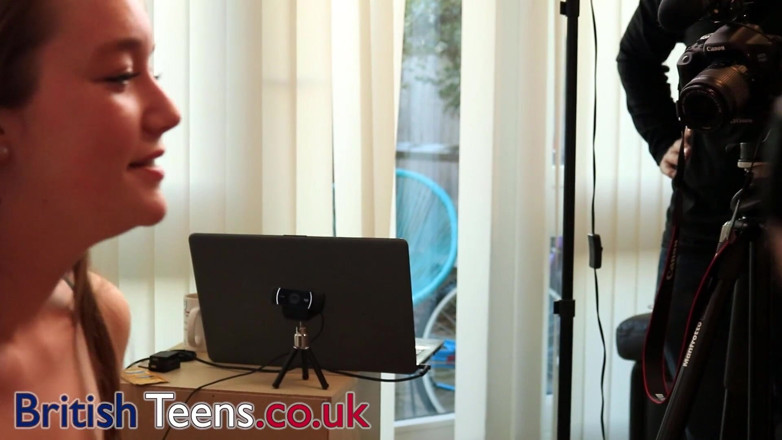 British Teens: Splendida 18enne britannica soffia una stanza di ragazzi
