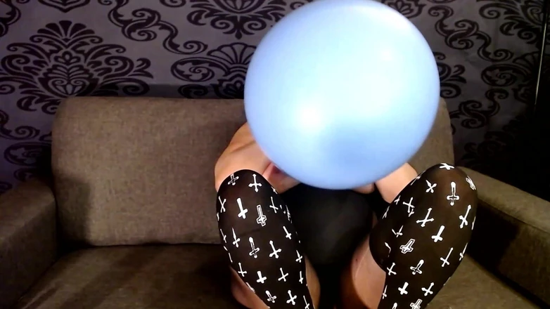 Төсекте қара адамдармен порно