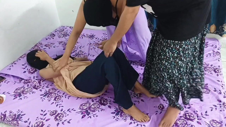 Sweet_Priya07: 남친과 섹스하는 세 명의 여자 친구. 롤플레이와 더러운 이야기.