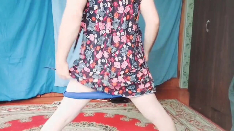 Kitty_Cross: Corrida sucede sin tragar las manos con lindas piernas de...