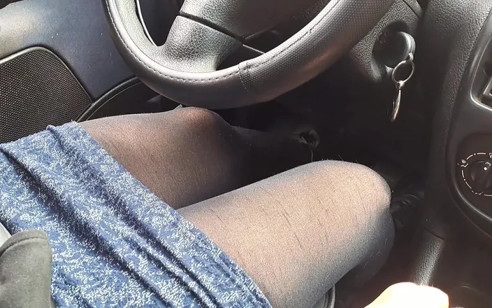 Sandra Falkenhauer: Enjoying Driving and Masturbate