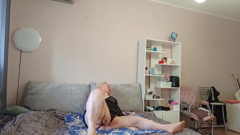 Zona901: Komşu seks sohbetinde amını okşuyor