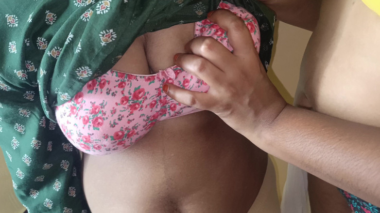 Wonder: Домогосподарка гаряча лесбіянка