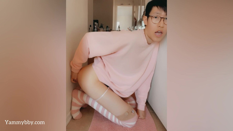 Yammybby: Skinny Asian Boy Loves Taking It From Behind