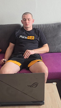 Door Porno Te Kijken in Mijn Nieuwe Favoriete Outfit Werd Ik Te Geil