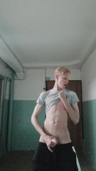 Dick Boys Studio: Memutuskan untuk coli di pintu masuk