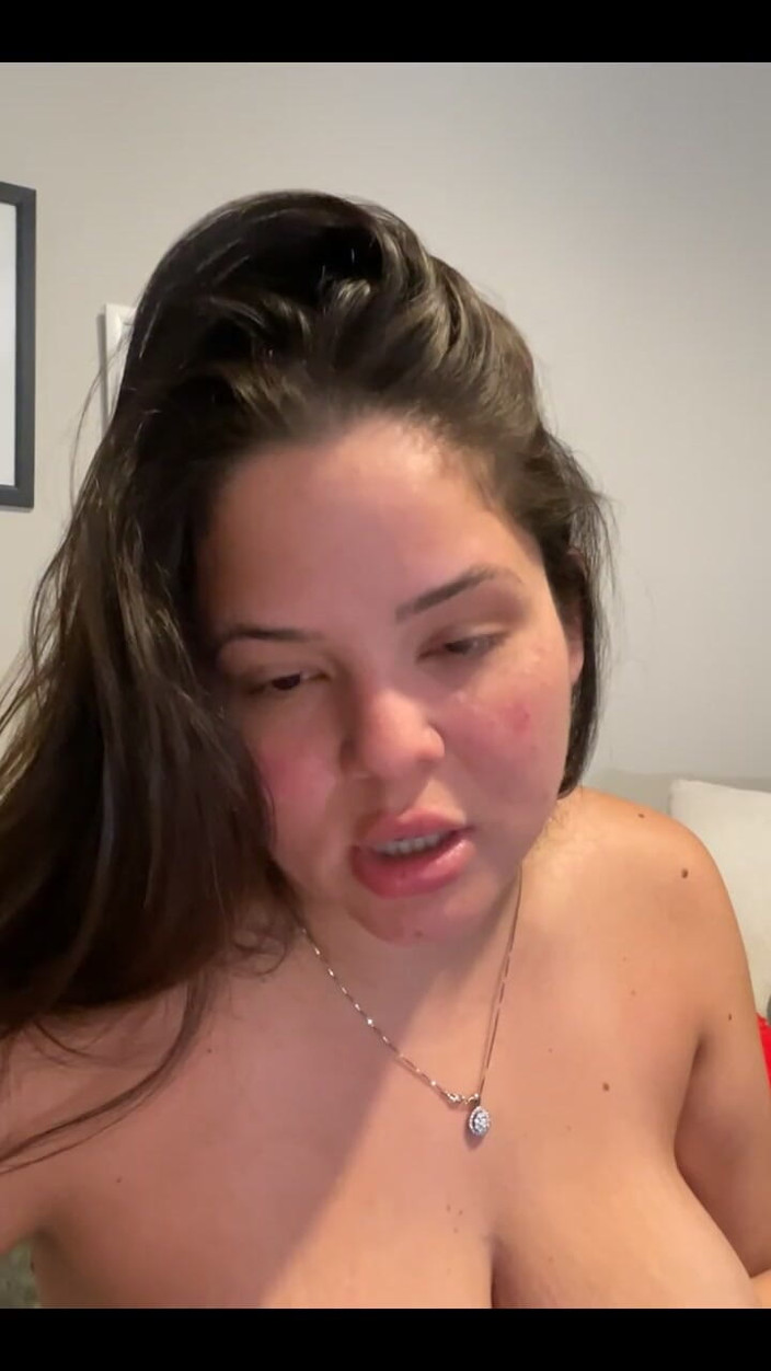 Dani Valentina: Dani Valentina와 함께하는 라이브 스트림
