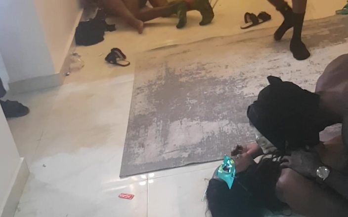 Funfor10k straight videos only: Pembuatan Bts pesta seks di ruang duduk