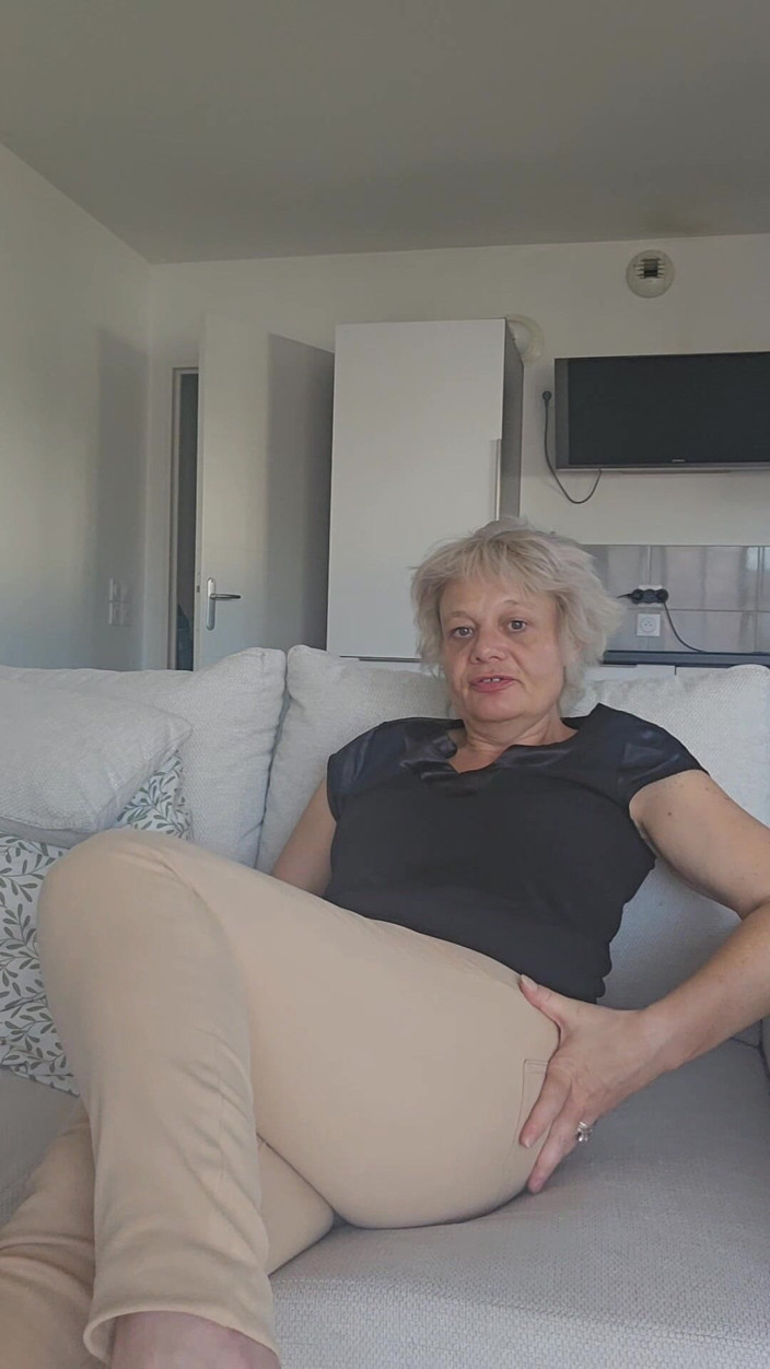 Sofy13: Ahoj, miláčku, s tímto horkem jsem celý mokrý, přicházíš mě šukat.