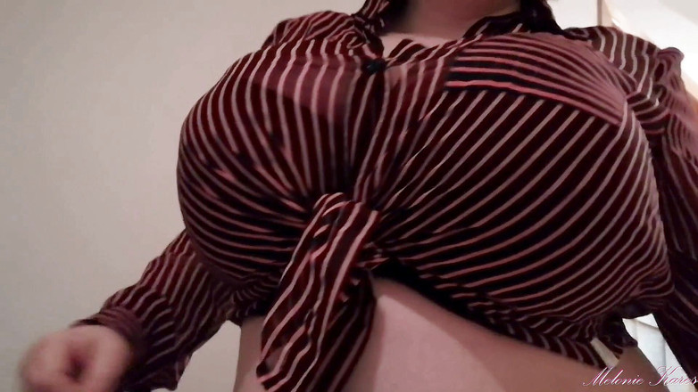 Melonie Kares: Černá podprsenka halenka s velkými prsy poskakuje POV