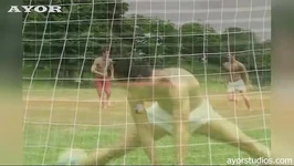 Prietenii de pe teren se transformă în prieteni care sug pula!