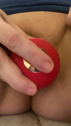 MissChrystalline: Orgasmo sborrata da rosa leccando vibratore