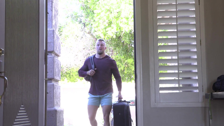 Hot Guys Fuck: Blonde nerd van school neukt populaire grap