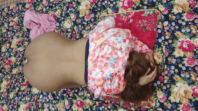 Sairaxsaim: Pakistaanse mooie buurvrouw nodigt jonge universiteitsjongen thuis uit