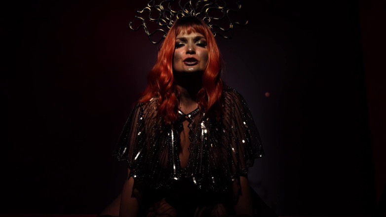 Maria Mia: メデューサの手に!