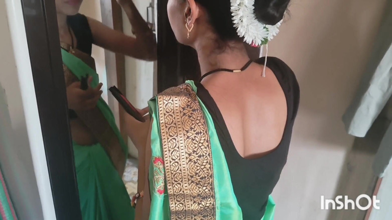 Desishycouple: India esposa preparándose en sari verde - parte 2