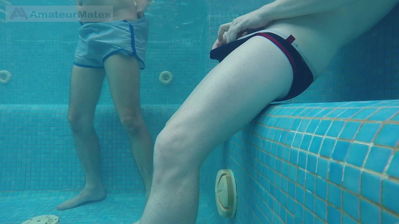 AmateurBoysPissing: 핫한 부드러운 엉덩이를 가진 아마추어 창백한 피부 빨간 머리 남자 (핸잡, 풋잡, 빠른 오럴, 후장 플레이) 수중