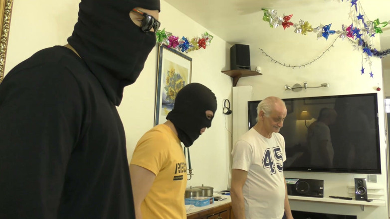 Gangbang and Co: พวกเสรีนิยมกําลังมีเซ็กส์ในห้องนั่งเล่น