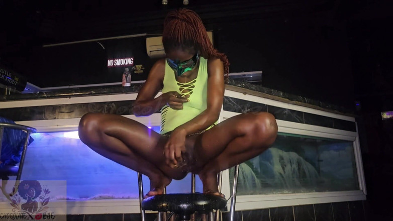Naturelle Chocolat: Big Dildo Stretching My Pussy While Im by the Bar!!...