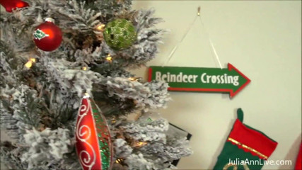 Julia Ann: Julia Ann mendapati zakar keras di bawah pokok xmasnya!!