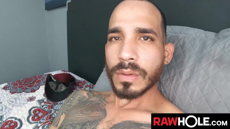 Raw Hole: Rawhole Hairy Latino Leon szarpie jego ogromny kutas solo