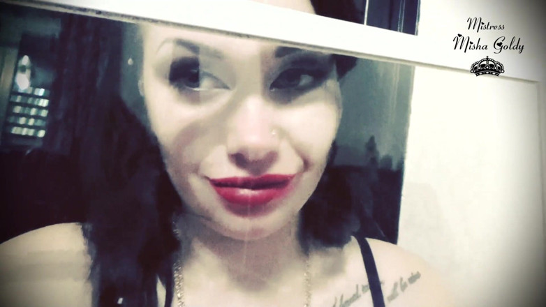 Goddess Misha Goldy: Rote lippen, drucke über glas &amp; frenchkissing