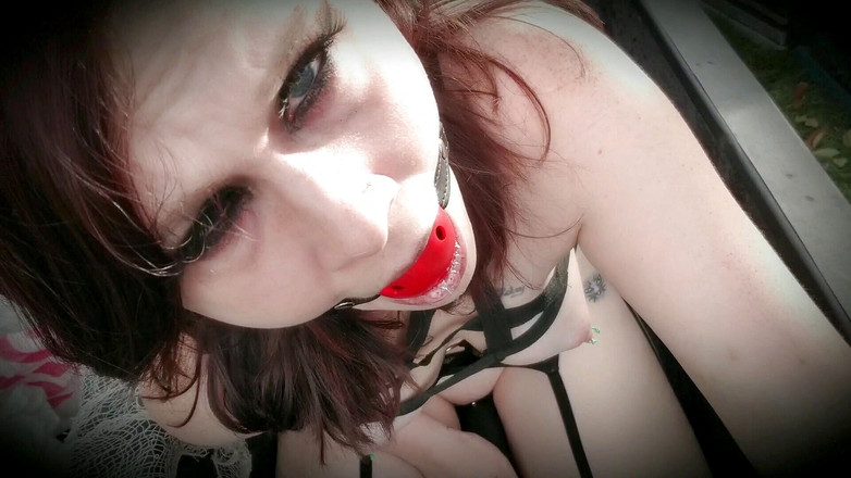 Kayci Kitten: 吸血鬼ballgagオナニー