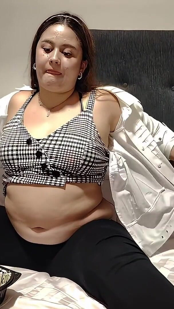 Nicole Passat: Nicole Chubby Fries and Nude Tease