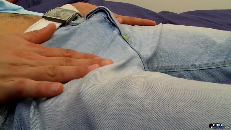 Homo Emo: Un footballeur caresse sa dose