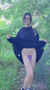 Butt Toy Flash in Parl