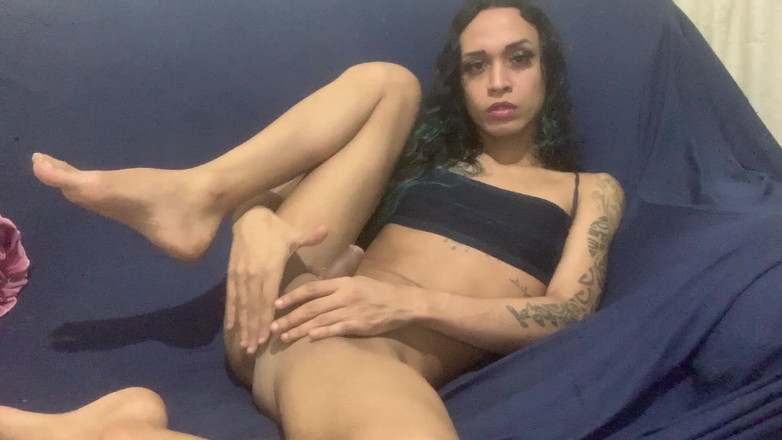 YasmimCarter: 跨性别者手淫并露出她的屁股