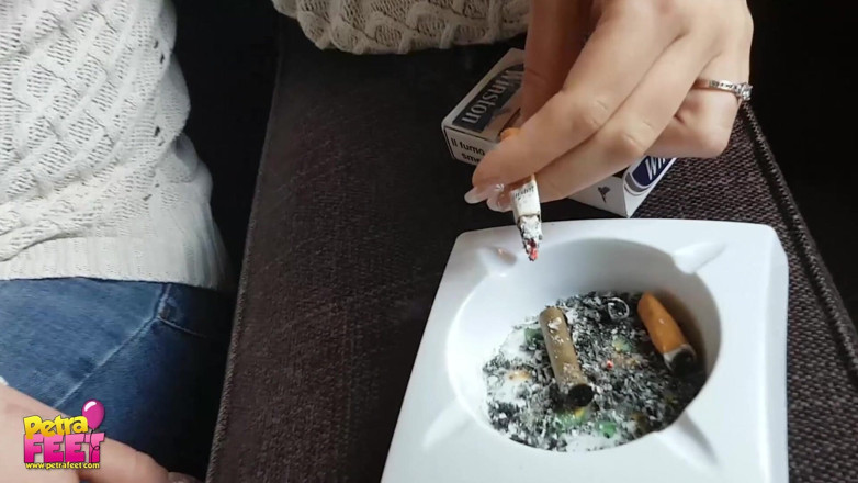 Smokin Fetish: Fantastic brunette babe loves cigars so much