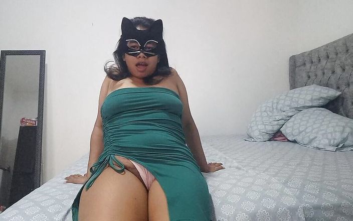 PATY PATY: Solo en casa desnudarse mientras baila y me toca