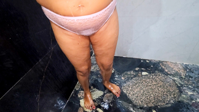 BabyTina2: Indická Desi bhabhi Koupelna sex hardcore video