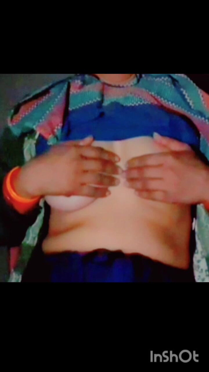 TricolorMusic3: Držte moje prsa a tvrdě je třete, hýbejte jimi nahoru...